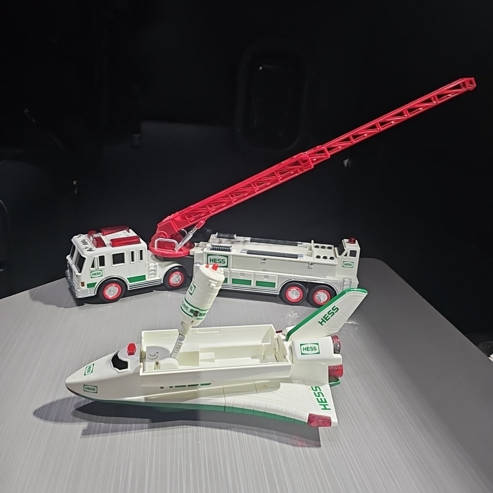 Vintage Y2K 2000 Hess Fire Truck & 1999 Space Shuttle Good PreOwned Condition‎